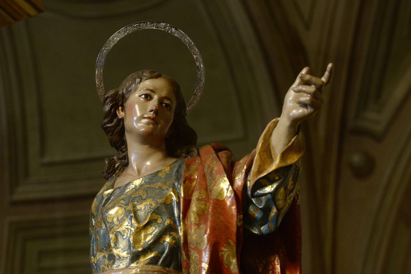 Visitantes disfrutan de los pasos de Salzillo antes del Viernes Santo