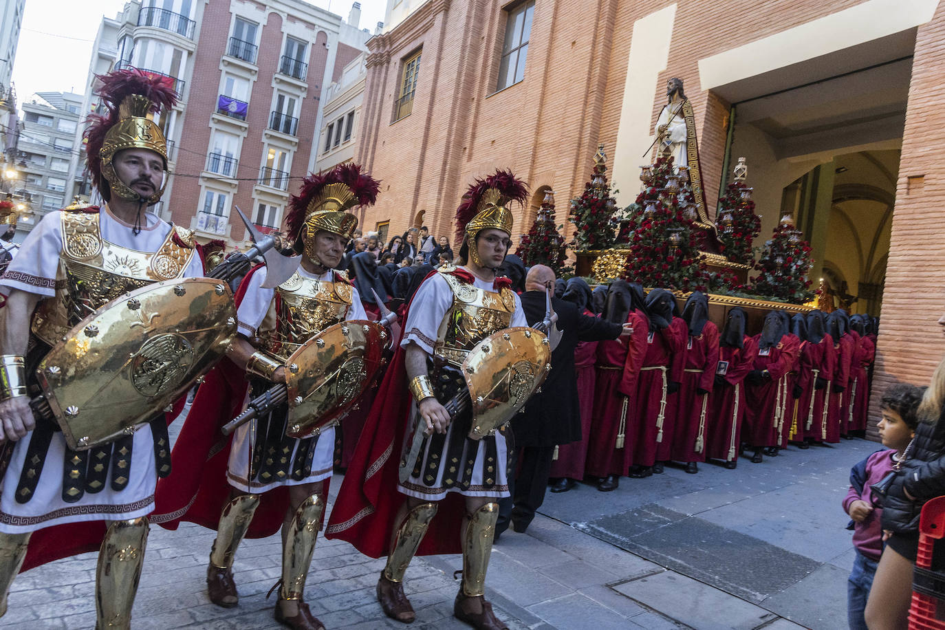 Un Jueves Santo de preparativos en Cartagena