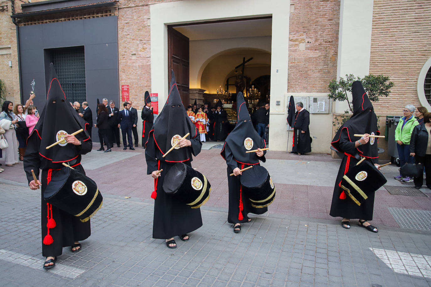 La procesión de la Soledad del Calvario de Murcia, en imágenes