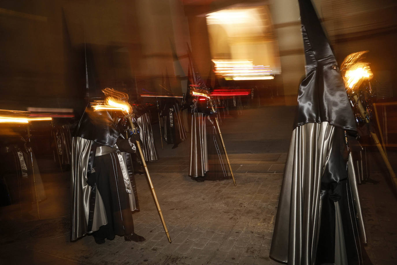 La procesión del Silencio de Cartagena, en imágenes