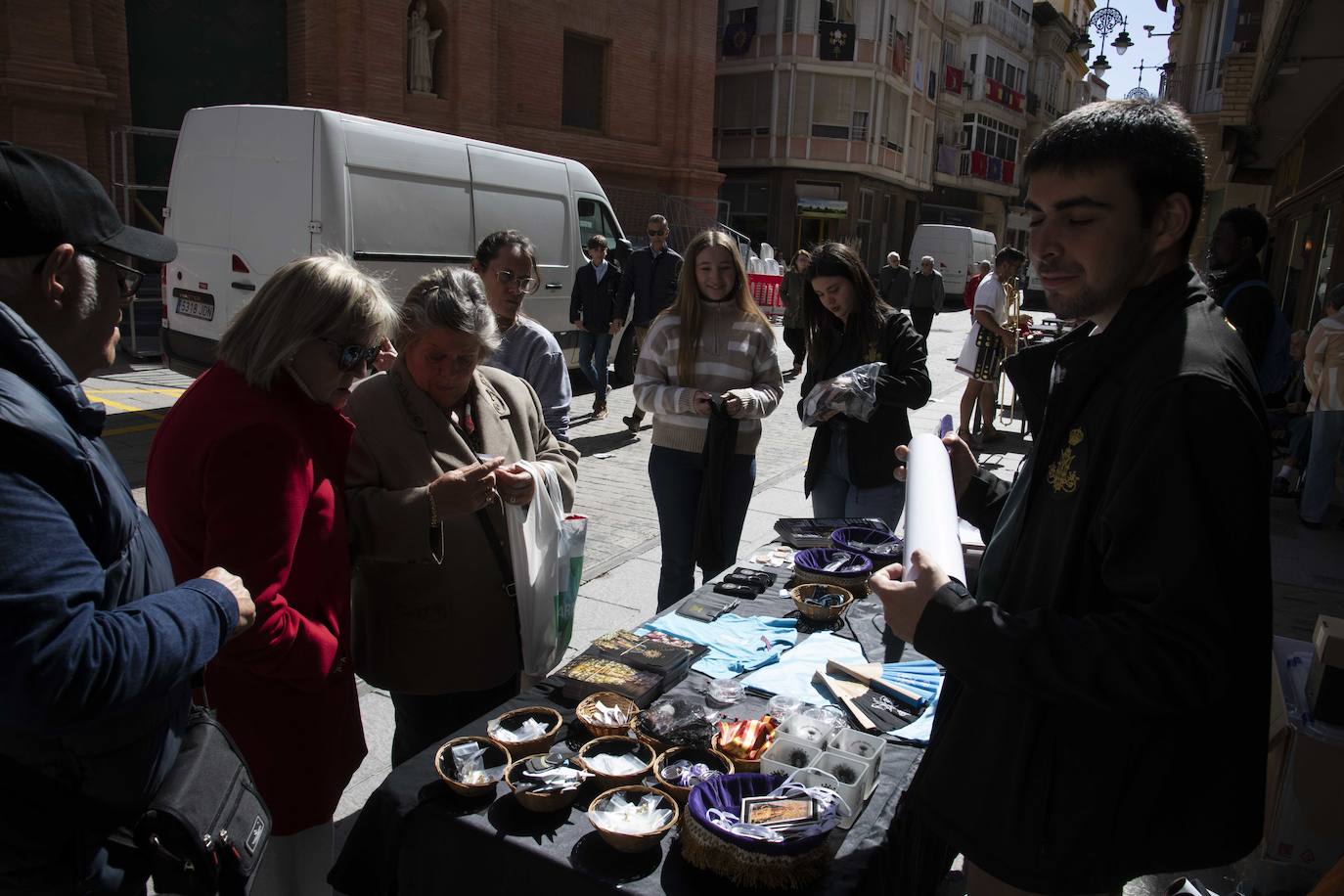 Un Jueves Santo de preparativos en Cartagena