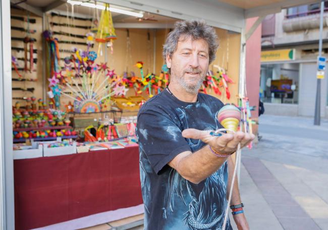 Mercado de artesanía de Semana Santa de Lorca. Artesanos de todo el país ofrecen sus productos en la plaza Calderón del 27 al 31 de marzo.