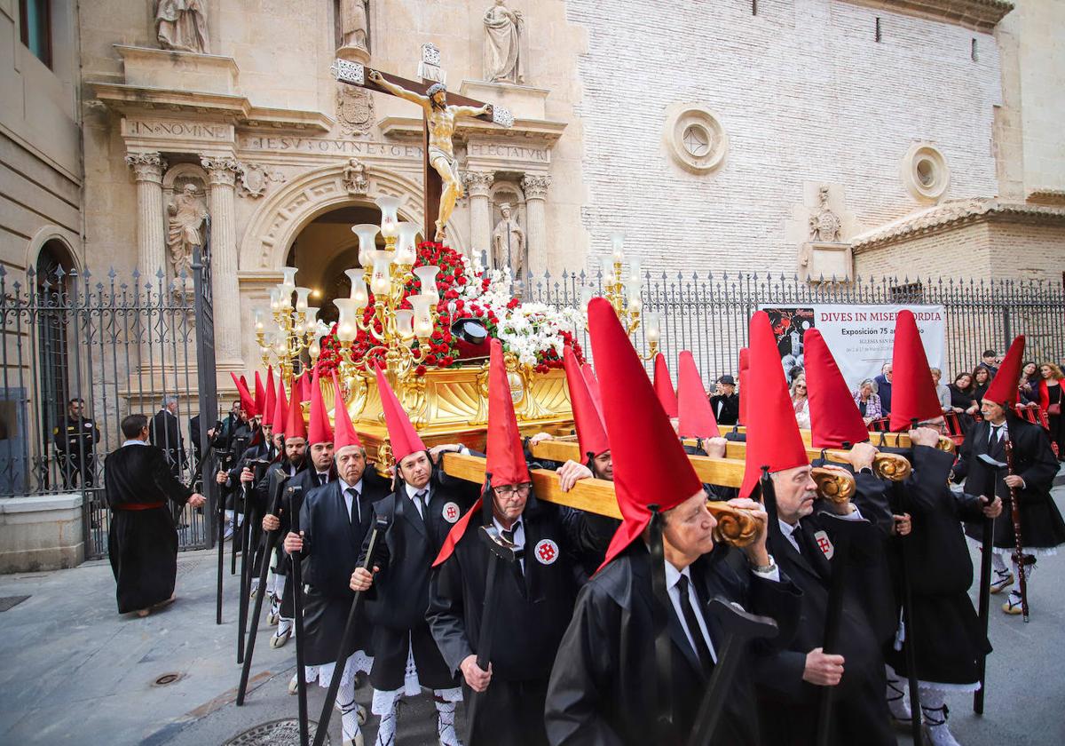 Las cofradías de la Misericordia, de Servitas y del Santo Sepulcro cierran el Viernes Santo