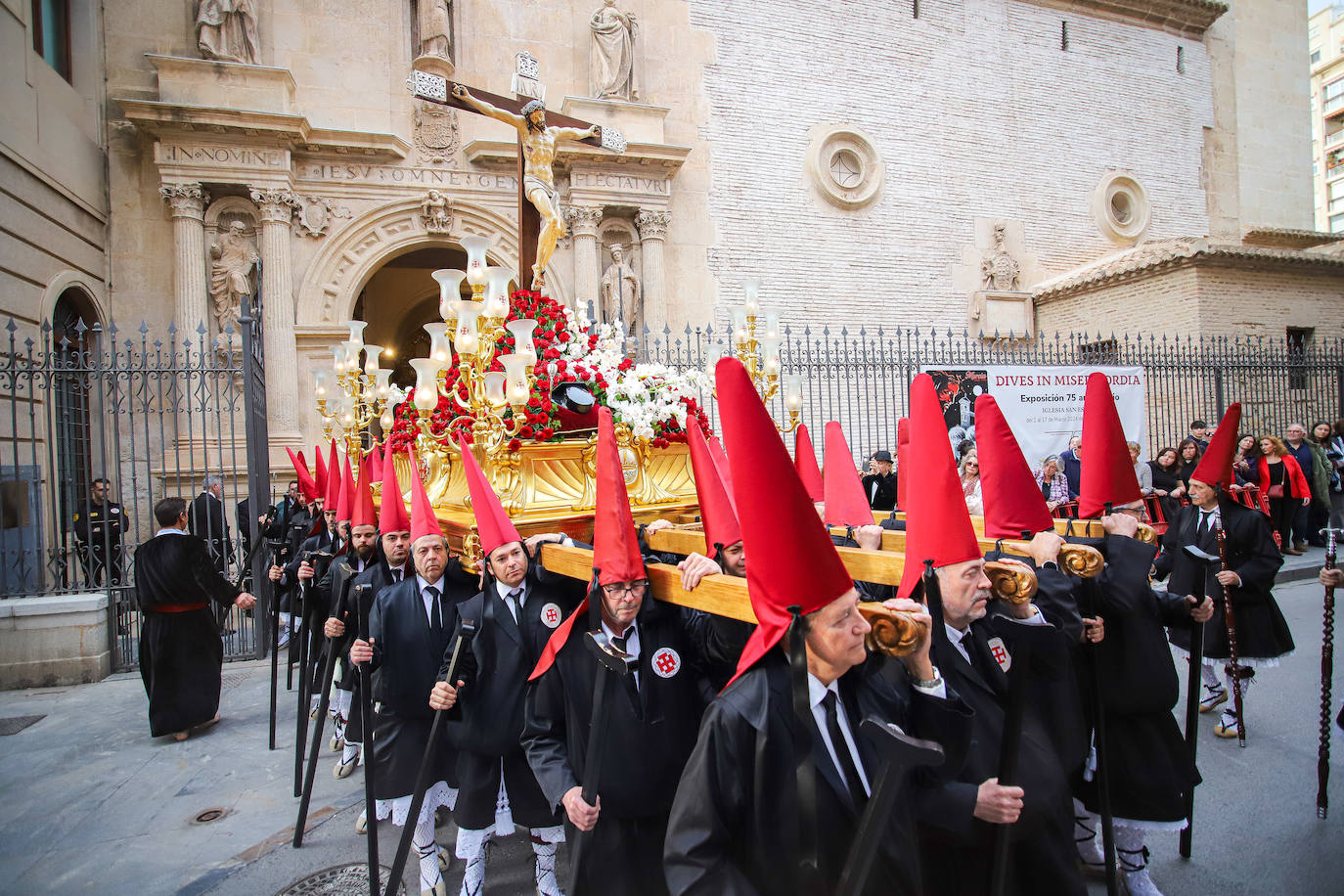 Las cofradías de la Misericordia, de Servitas y del Santo Sepulcro cierran el Viernes Santo