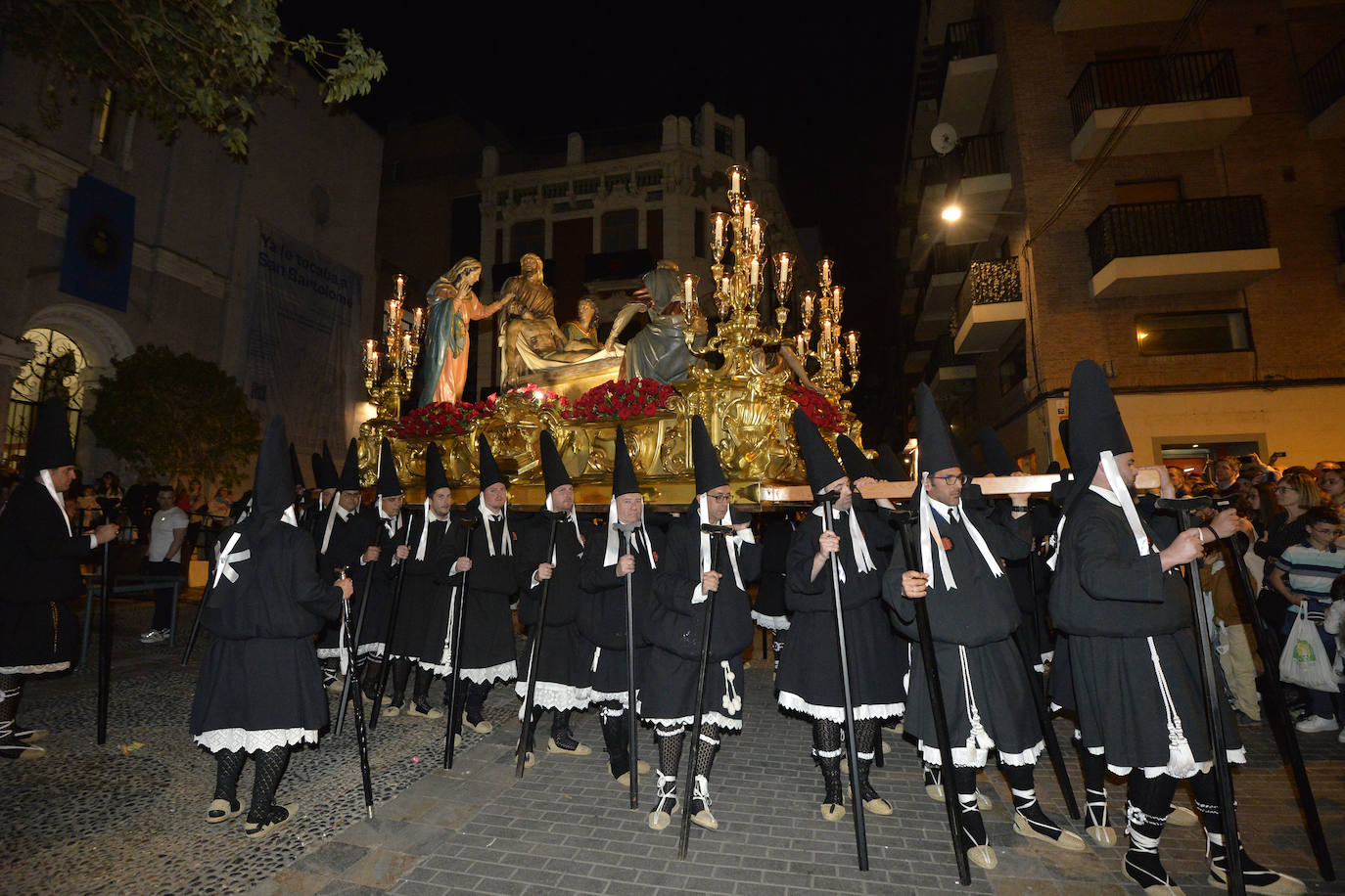 Las cofradías de la Misericordia, de Servitas y del Santo Sepulcro cierran el Viernes Santo