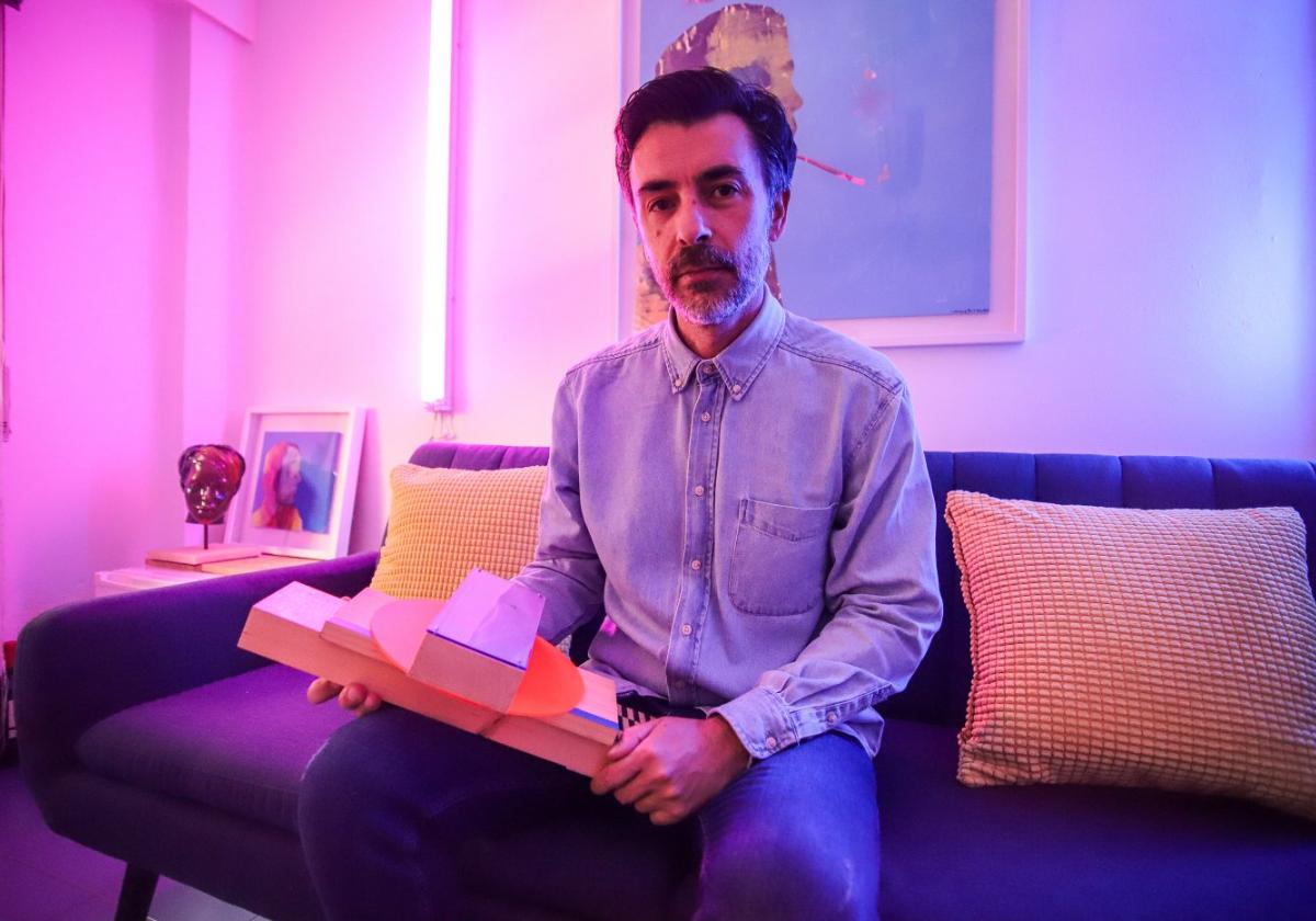 Marín Guevara: «De pequeño mi padre me pillaba mirando agujeros en la pared»