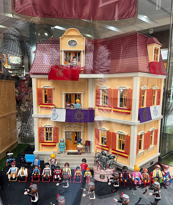 Imagen secundaria 2 - En orden, el segundo y tercer premio, así como el reconocimiento al más original.