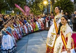 Las Reinas de la Huerta y sus Cortes de Honor, ayer, en la inauguración de los Jardines de Primavera, en la Circular.