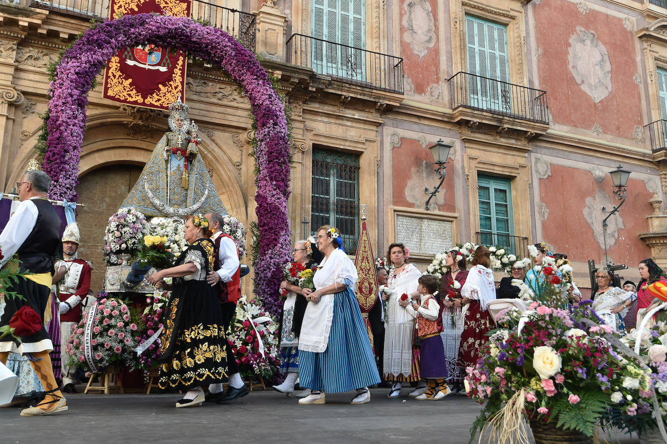 Las imágenes de la ofrenda floral a la Virgen de la Fuensanta
