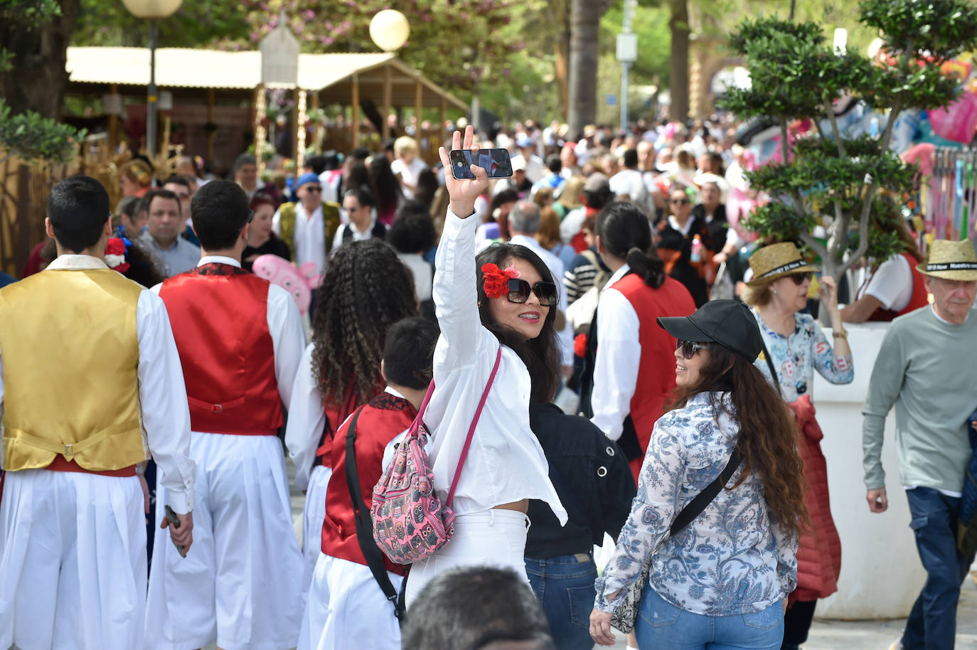 Las calles de Murcia rebosan en el Bando de la Huerta