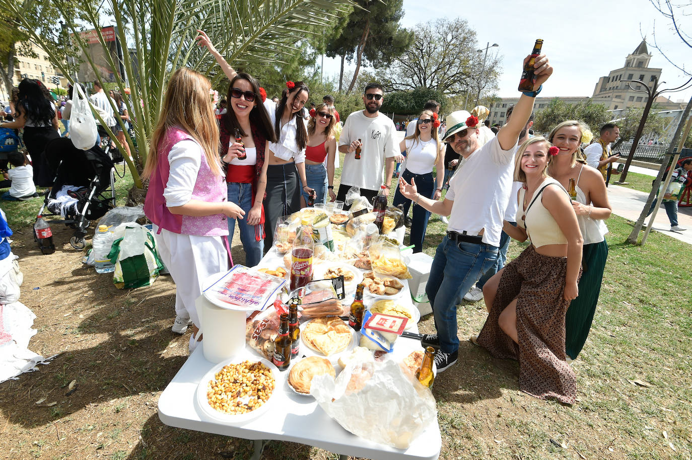 Las calles de Murcia rebosan en el Bando de la Huerta