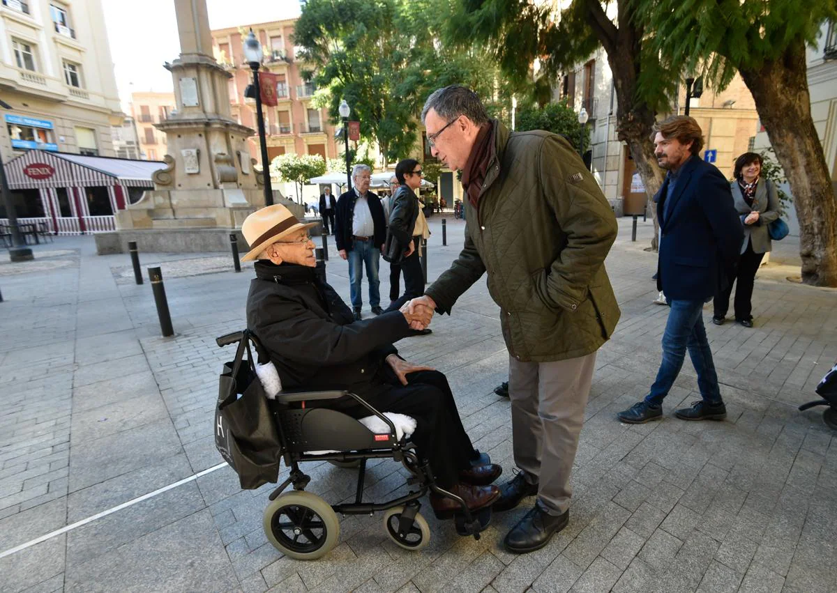 Secondary image 1 - Raimundo presented Pedro Subijana, a great friend, with the National Award for Gastronomic Merit awarded by the Region of Murcia Gastronomic 2019. In his last public appearance with Ballesta in 2023 at the opening of the Gaya exhibition of his works at the Museum Ramon Gaya.  With his wife on the day he was awarded an honorary doctorate in 2017.