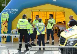 Puesto de servicios de emergencias, este martes en Murcia.