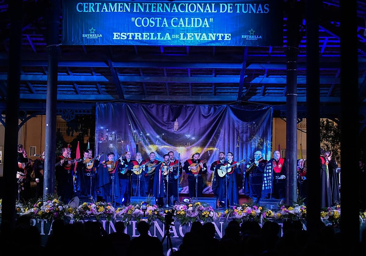 Una de las actuaciones del certamen de tunas.