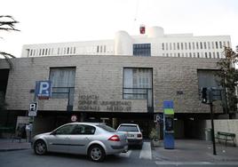 Entrada del hospital Morales Meseguer.