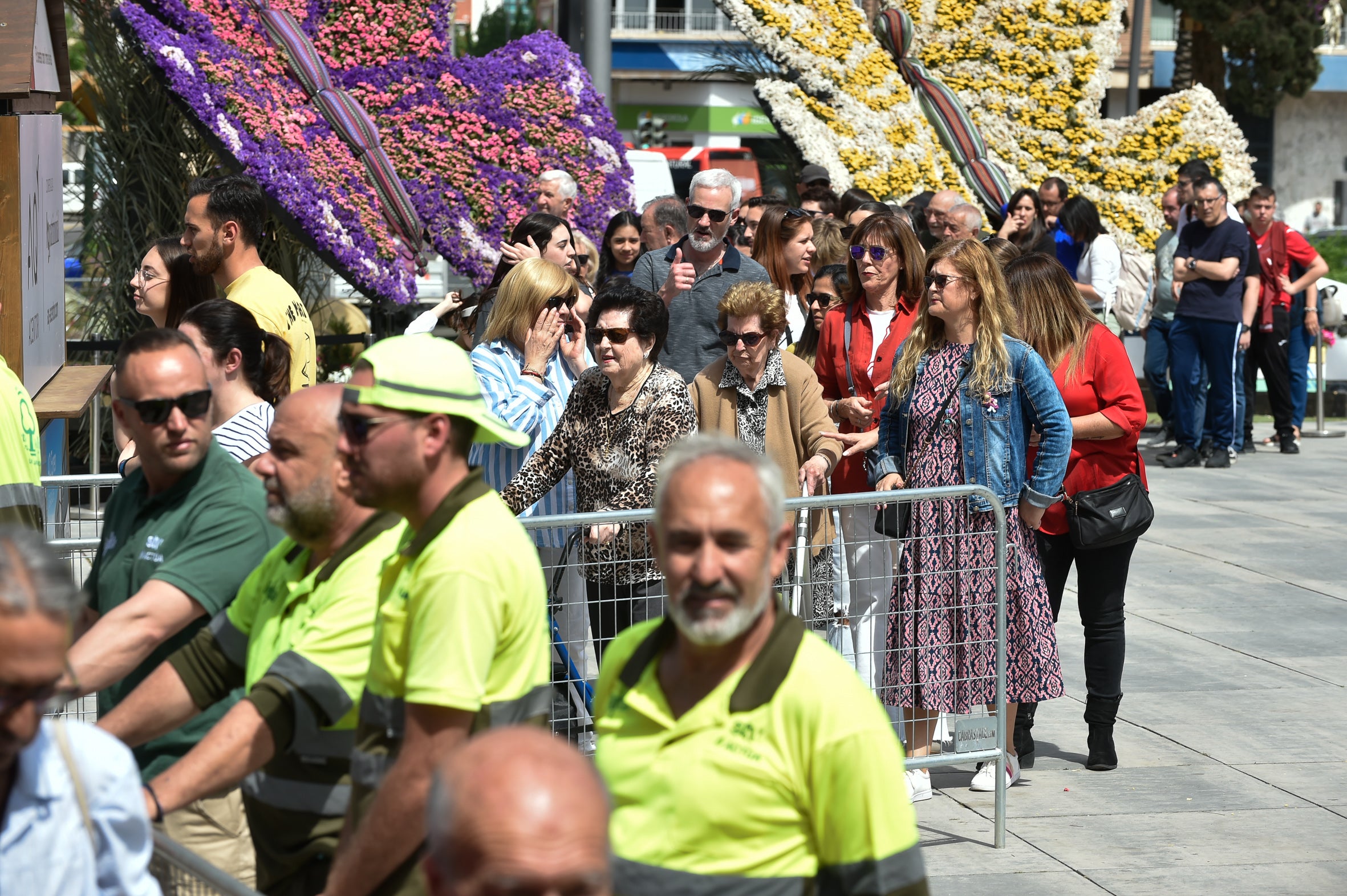 El reparto de pasteles de carne en la Circular, en imágenes