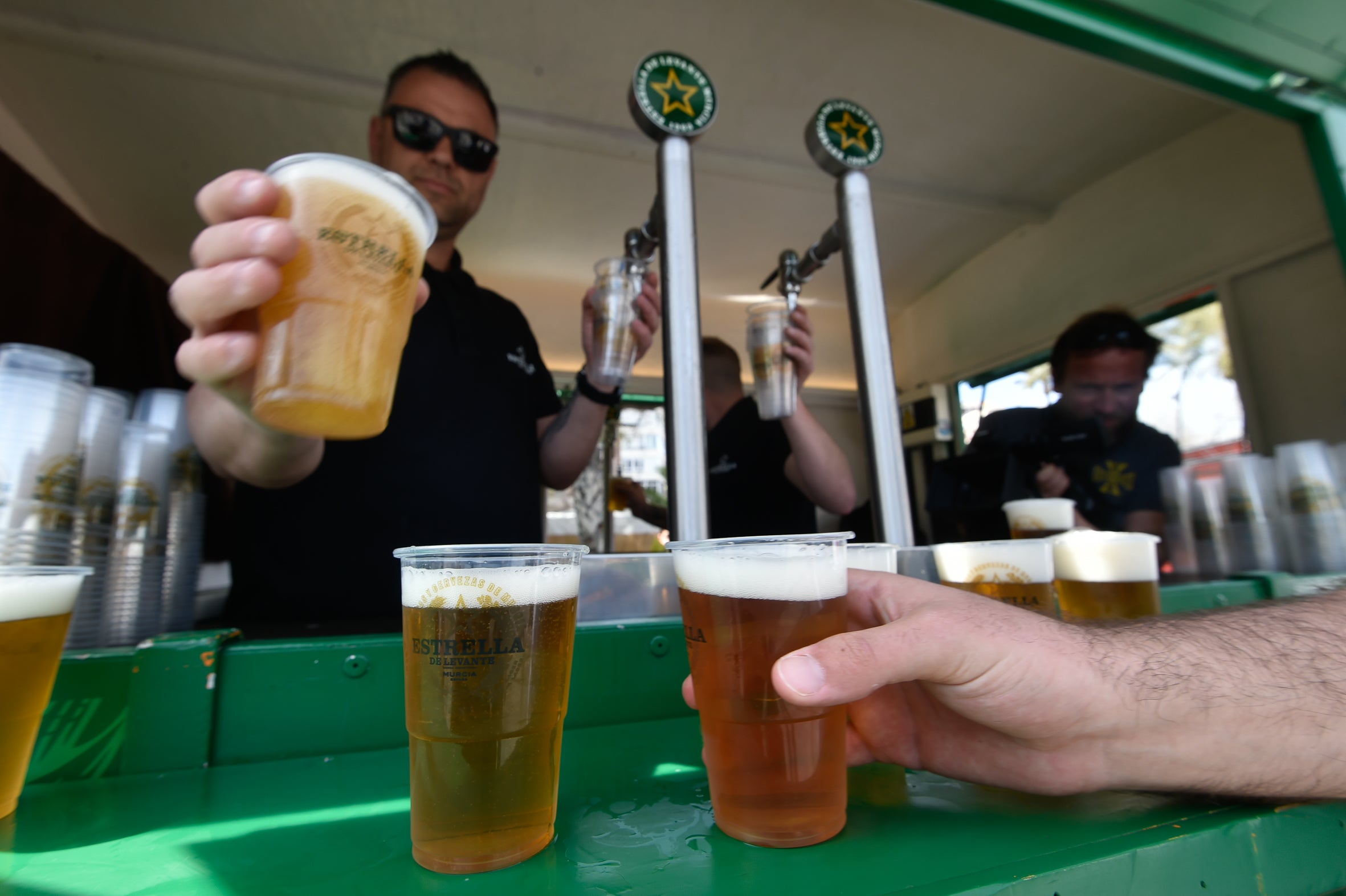 El reparto de pasteles de carne en la Circular, en imágenes