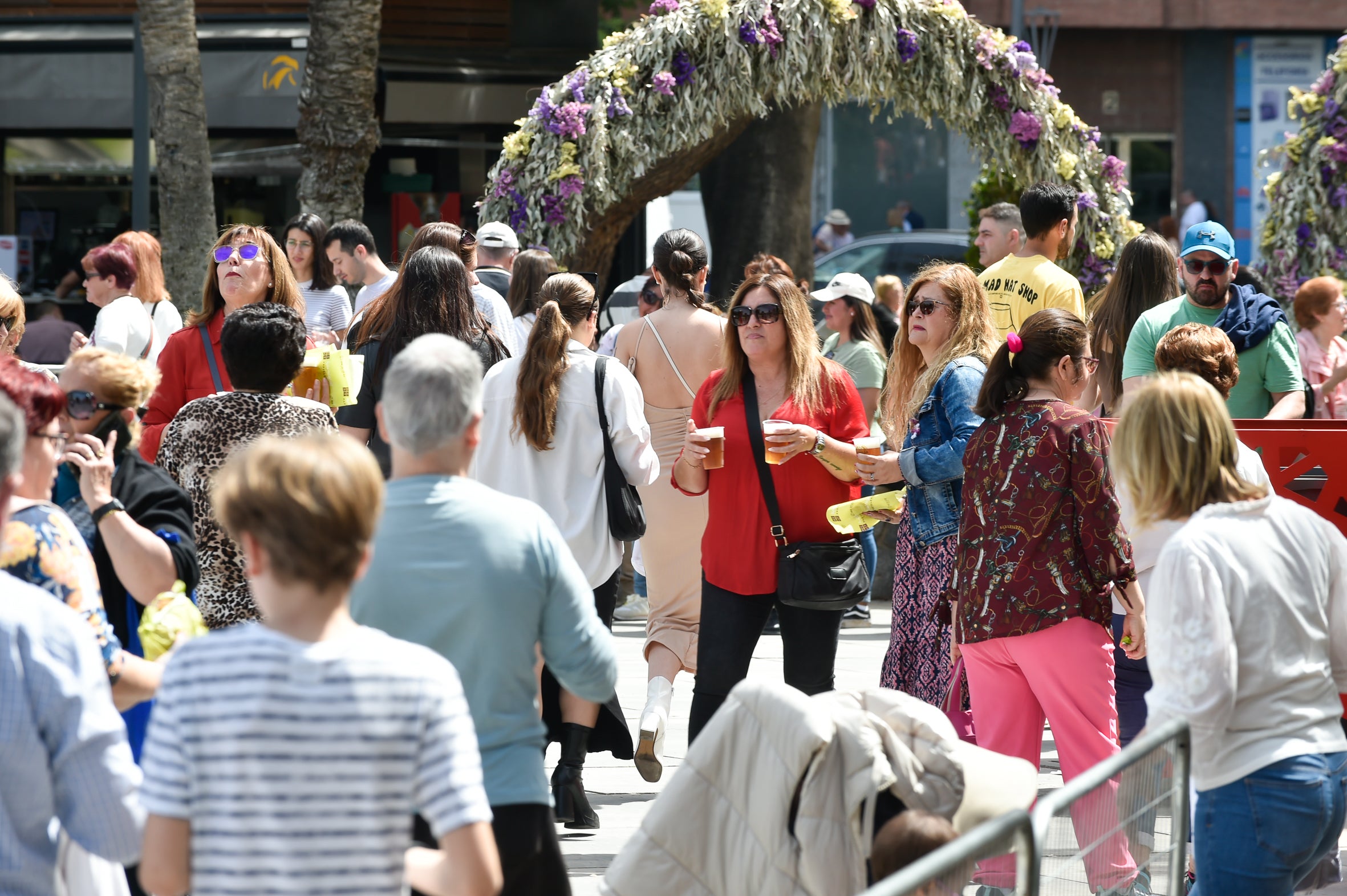 El reparto de pasteles de carne en la Circular, en imágenes