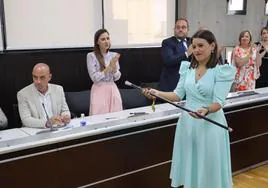 La hasta ahora alcaldesa de San Pedro del Pinatar, Ángela Gaona, toma el bastón de mando el pasado junio.