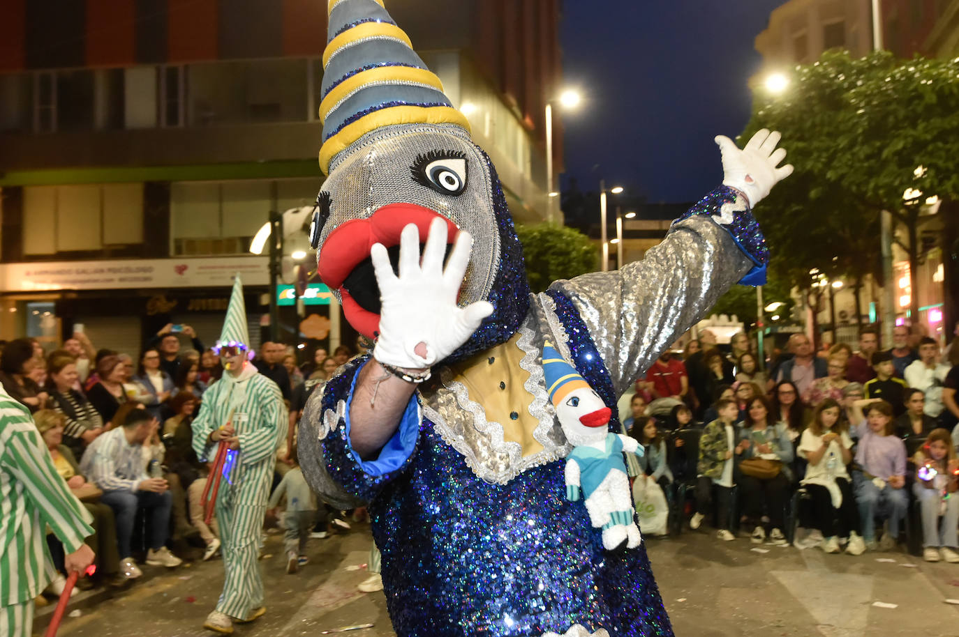 Las imágenes del desfile de la llegada de la Sardina a Murcia