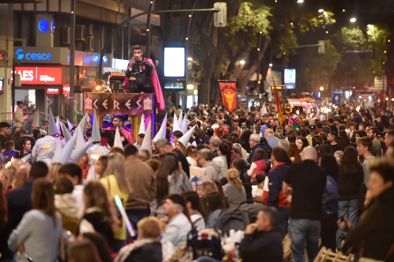 Las imágenes del desfile de la llegada de la Sardina a Murcia