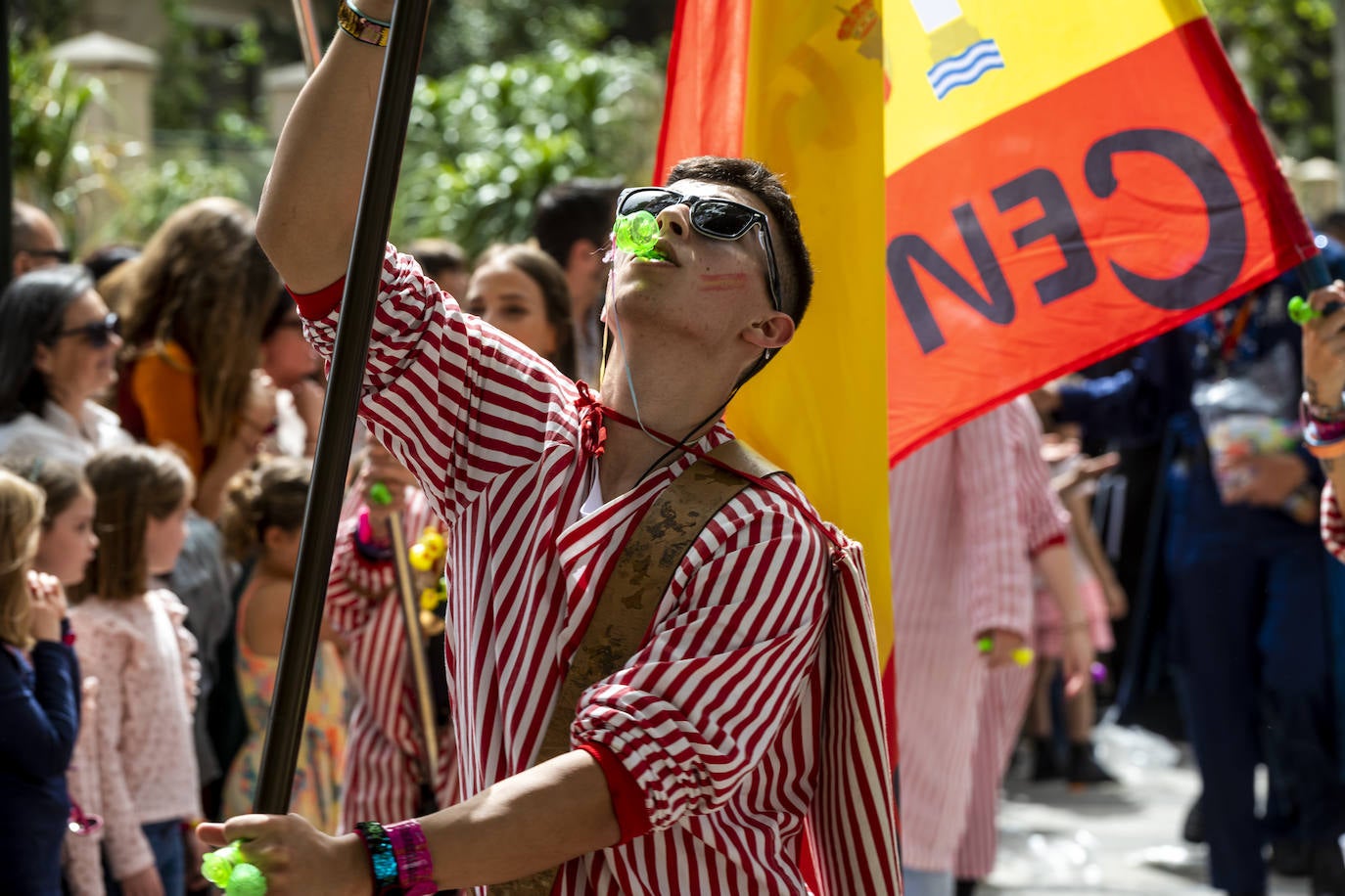 El pasacalles y desfile de Doña Sardina, en imágenes