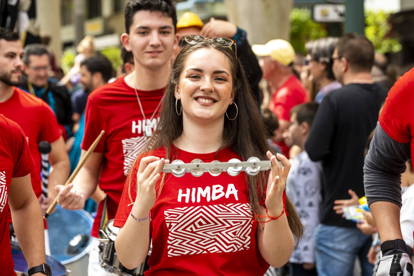 El pasacalles y desfile de Doña Sardina, en imágenes