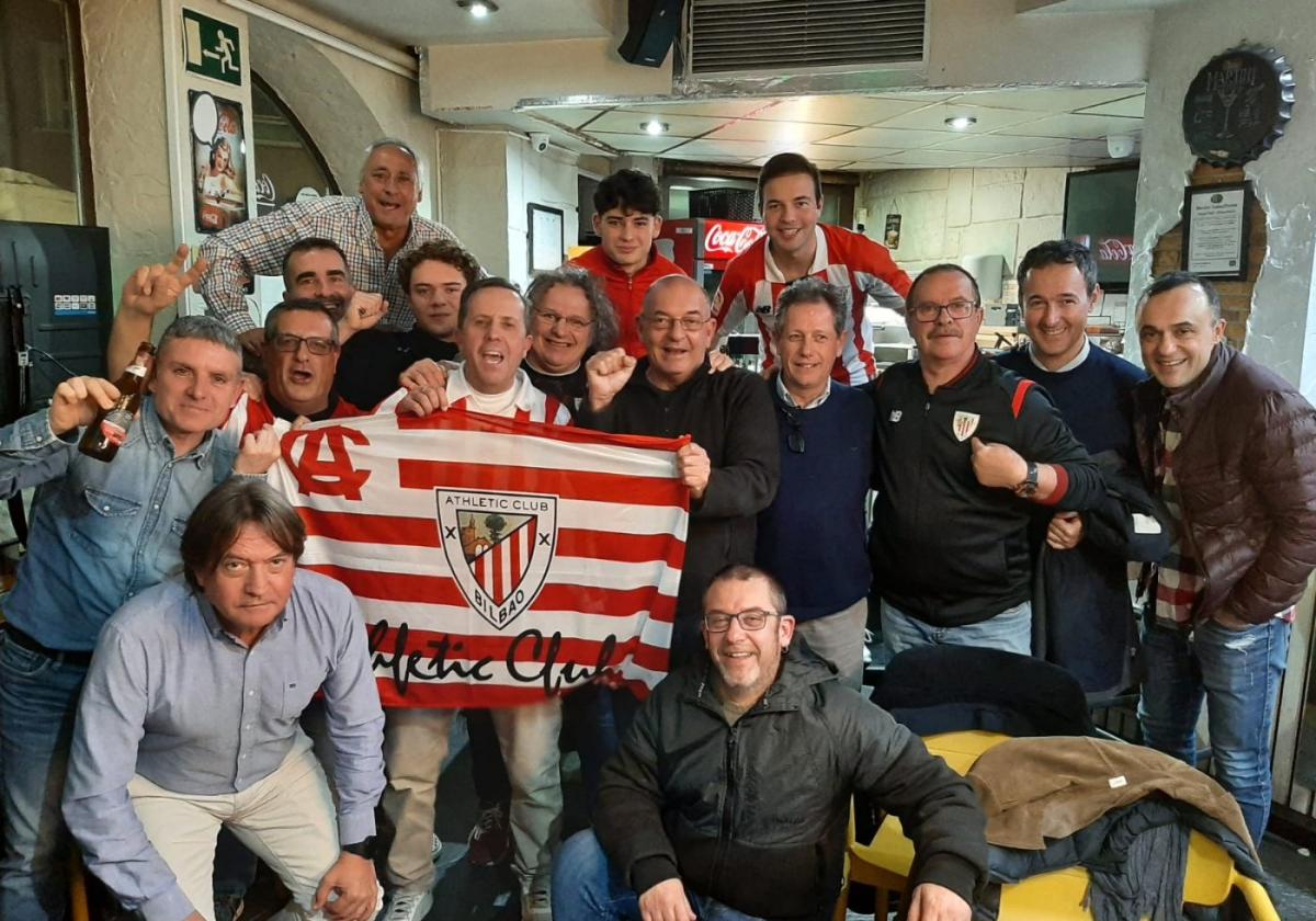 Miembros de la peña del Athletic de Cartagena.