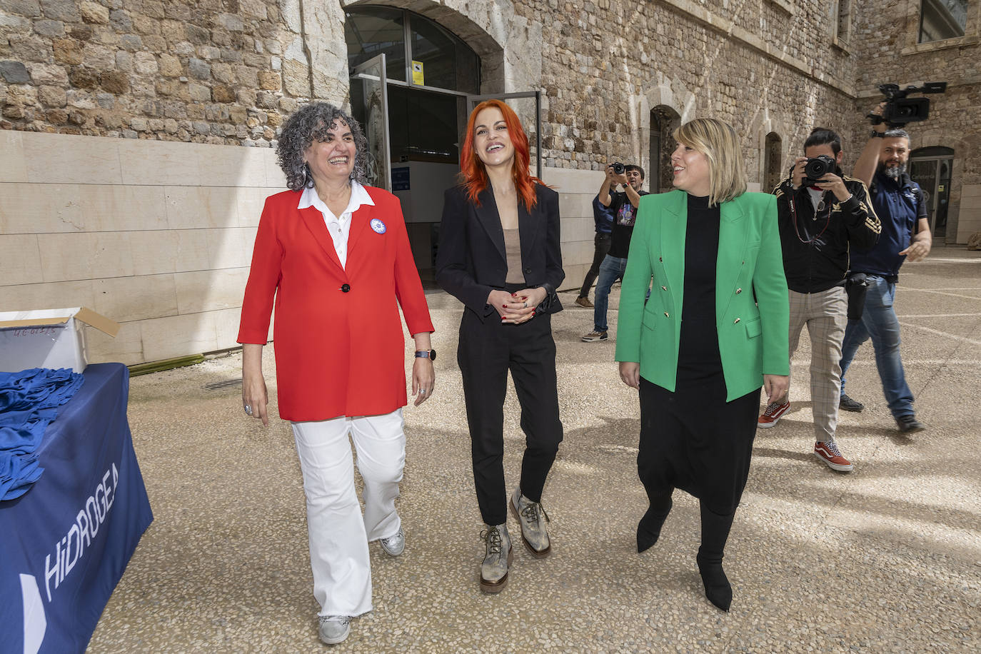 La primera astronautra española, Sara García, visita la UPCT