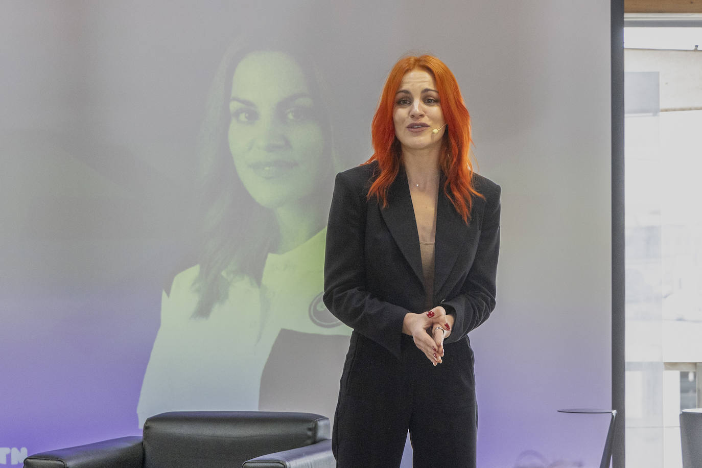 La primera astronautra española, Sara García, visita la UPCT