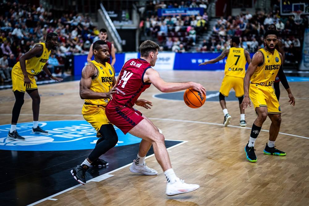 Las imágenes de la victoria del UCAM CB ante el Riesen