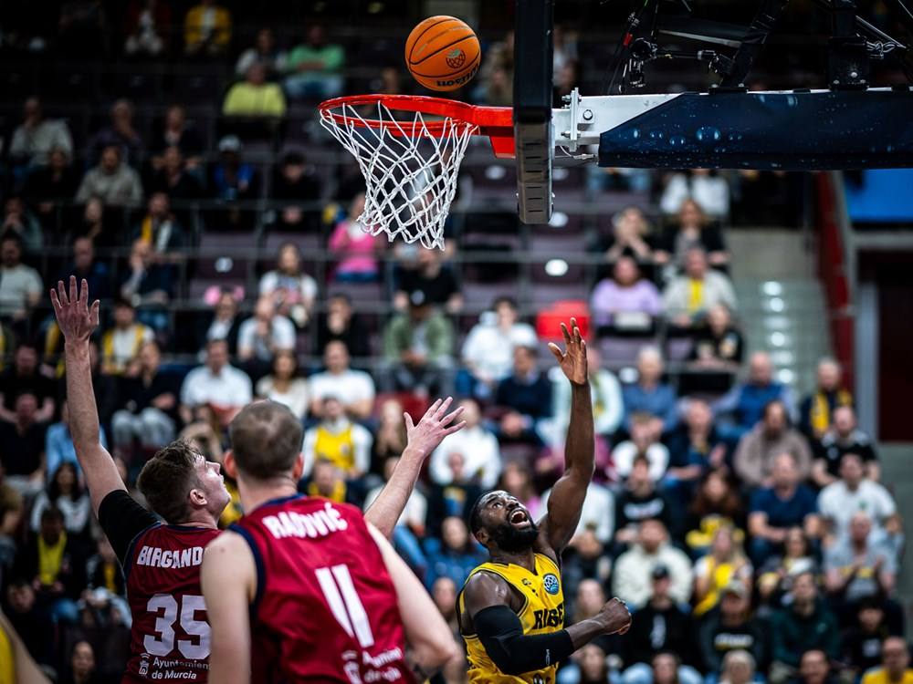 Las imágenes de la victoria del UCAM CB ante el Riesen