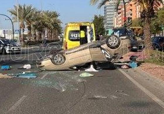 La imagen posterior al accidente ocurrido en la avenida de Ronda Sur de Murcia.