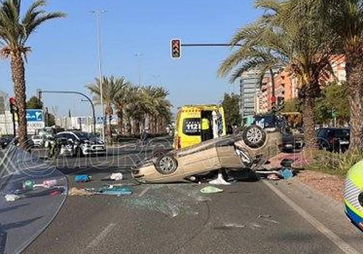 La imagen posterior al accidente ocurrido en la avenida de Ronda Sur de Murcia.