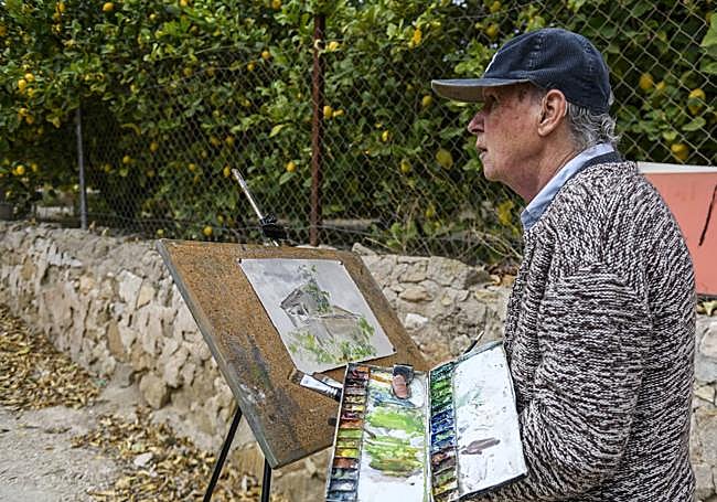 Pedro Serna, durante una salida para pintar al natural.