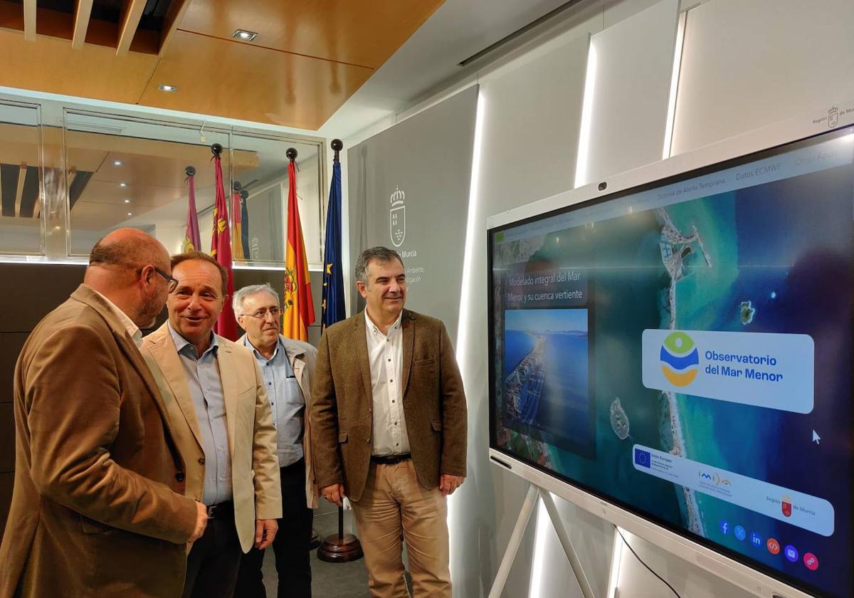 El consejero Juan María Vázquez presenta la plataforma este lunes.