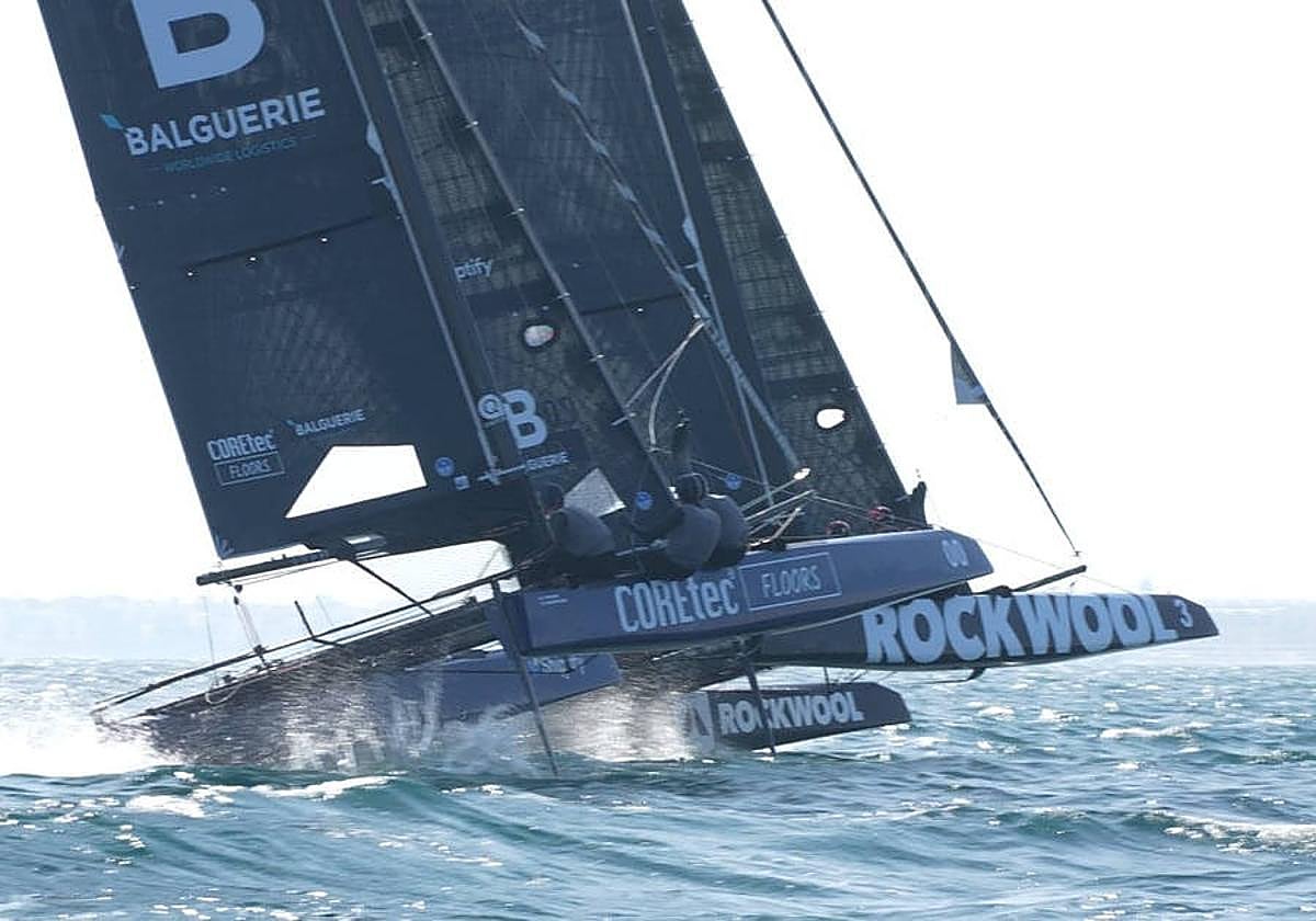 Los catamaranes ETF26 ya 'vuelan' sobre el Mar Menor.