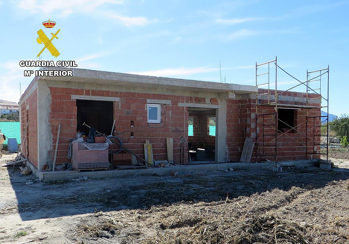 Vivienda construida de forma irregular en Pliego.