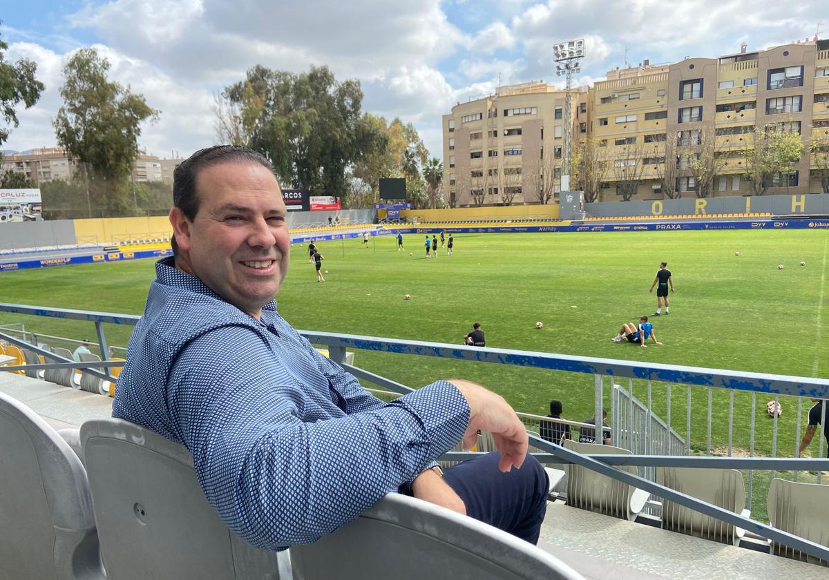 Eloy Moreno asiste a un entrenamiento en Los Arcos.