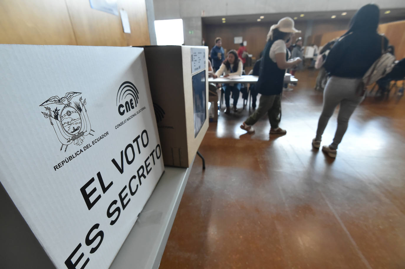 Las imágenes del voto de los ecuatorianos de la Región