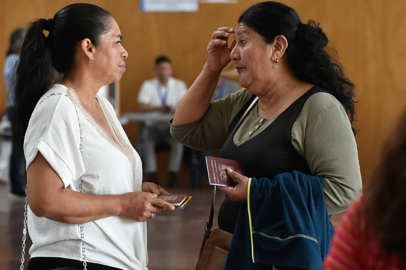 Las imágenes del voto de los ecuatorianos de la Región