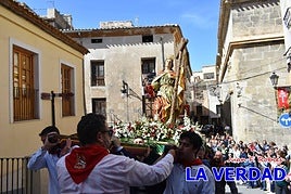 La imagen de Santa Elena a su paso por la Esquina de la Muerte