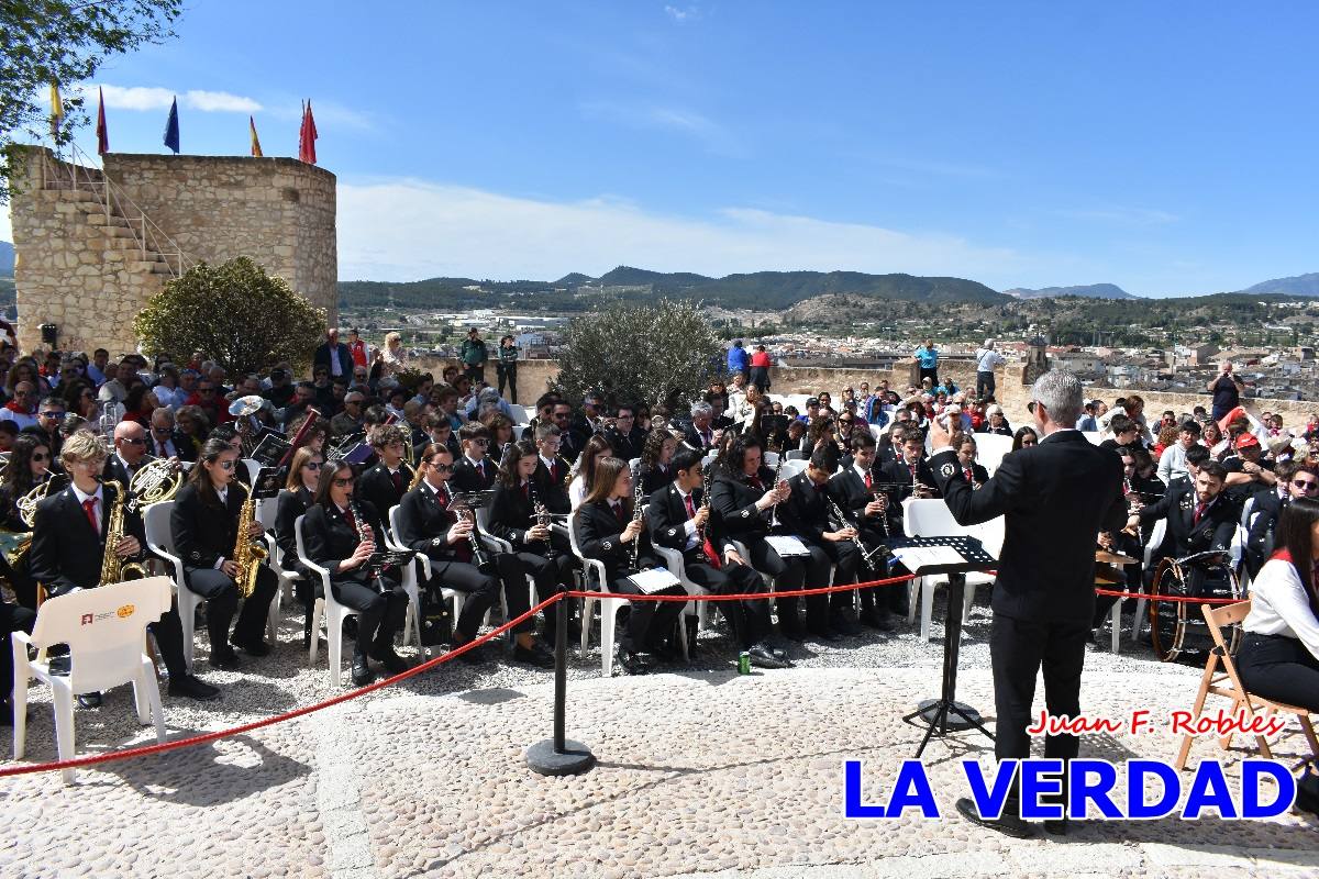 Flores de las peñas caballistas para la Vera Cruz en Caravaca