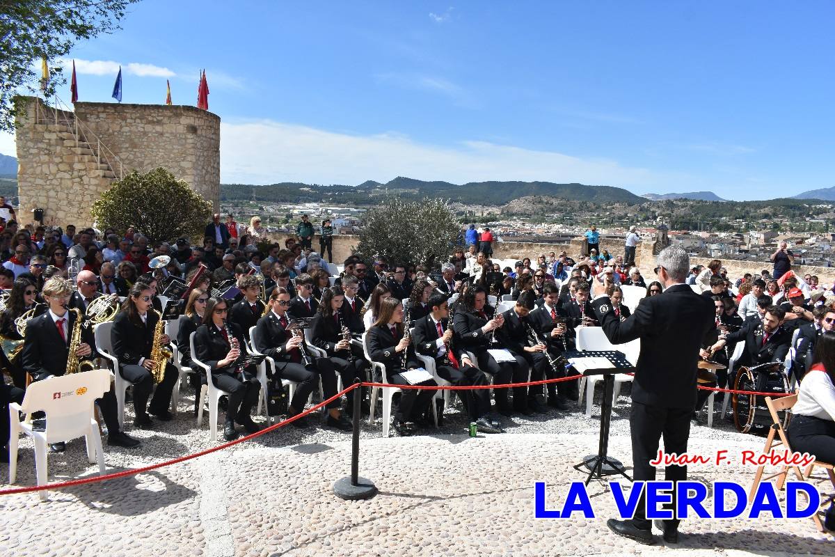 Flores de las peñas caballistas para la Vera Cruz en Caravaca