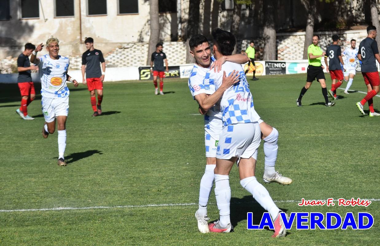 El Caravaca saca músculo frente al Racing Murcia
