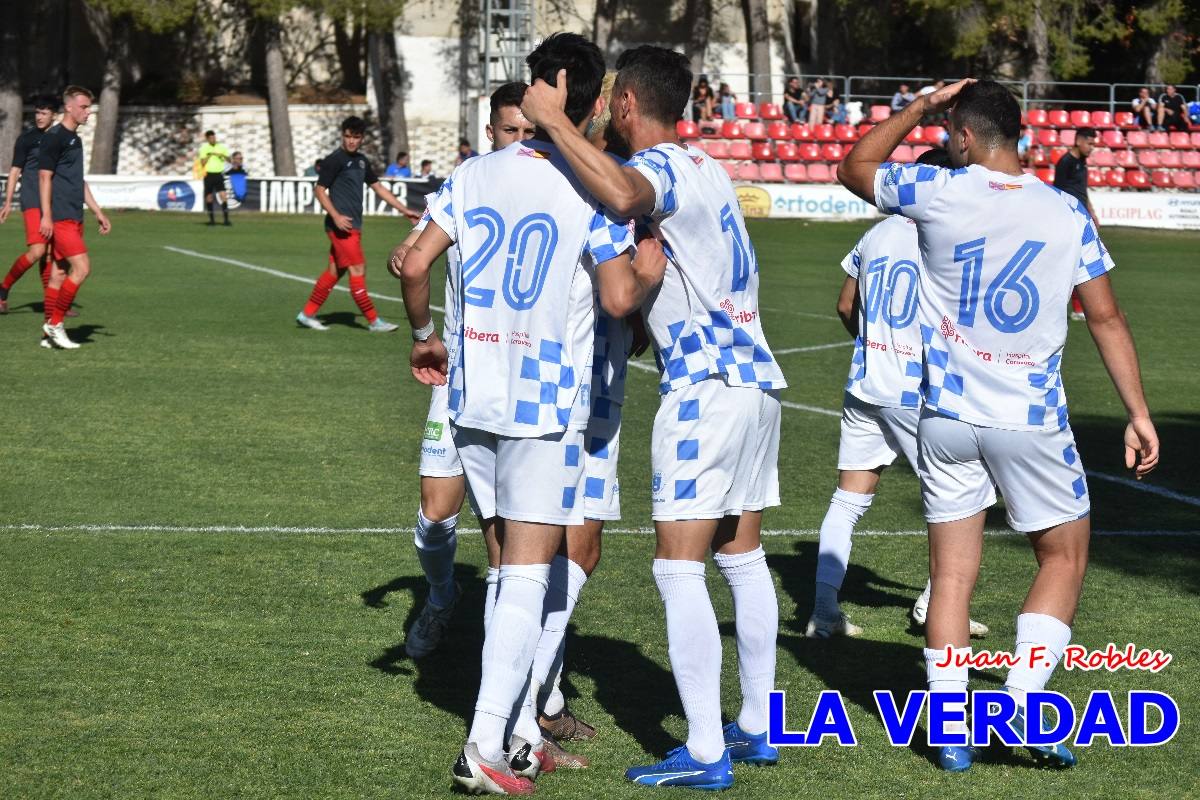 El Caravaca saca músculo frente al Racing Murcia