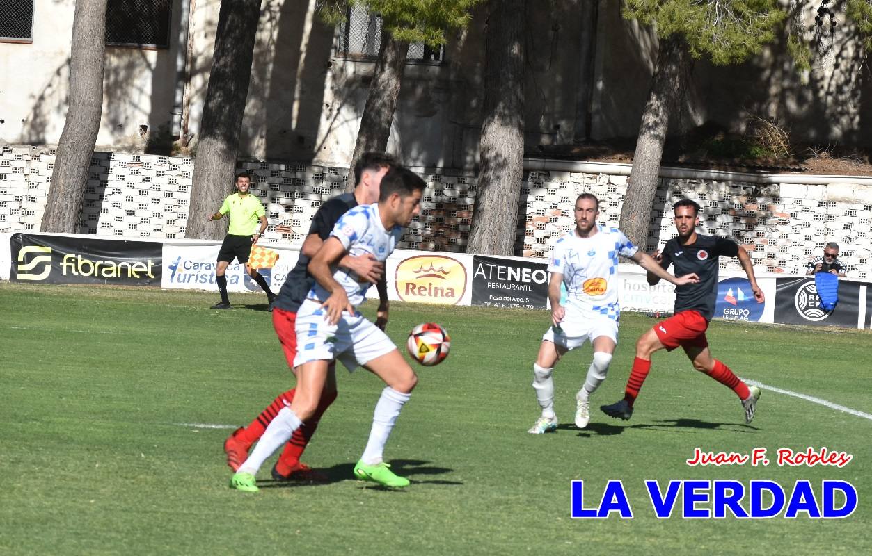 El Caravaca saca músculo frente al Racing Murcia