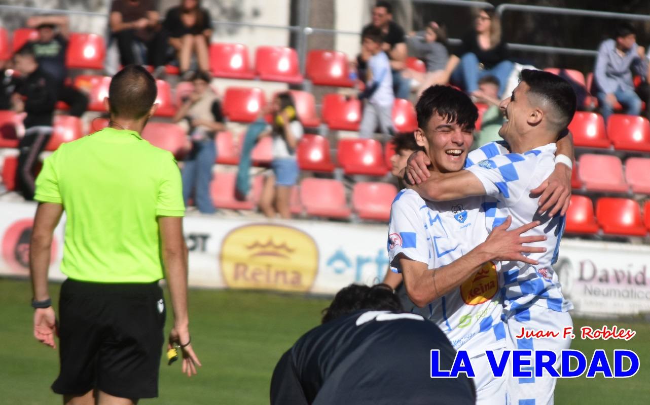 El Caravaca saca músculo frente al Racing Murcia