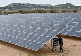Imagen de archivo de una planta fotovoltaica en Yecla.