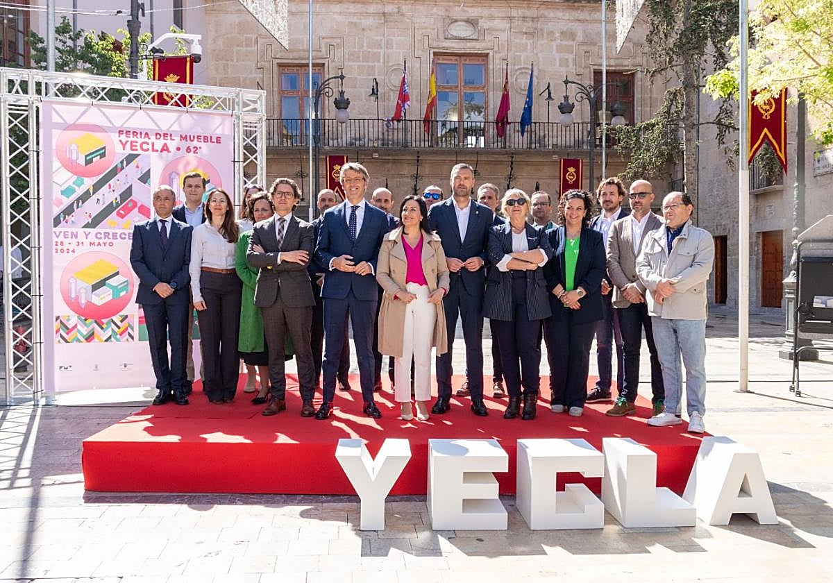 Foto de familia de la presentación de la Feria, que se realizó en Caravaca con motivo del Año Jubilar 2024.